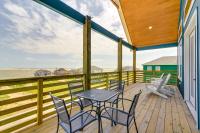 B&B Freeport - Modern Freeport Beach House Rental with Ocean View! - Bed and Breakfast Freeport