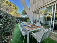 PGH N11- Terrasse Arborée, Piscine, Parking Privé - B&B La Grande-Motte