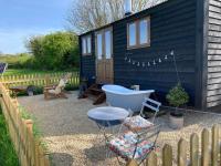 Marsh Farm Glamping Flittermouse Shepherd Hut - Ferienwohnung