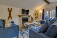 Pet-Friendly Pocono Lake Home with Fire Pit and Deck! - Ferienwohnung
