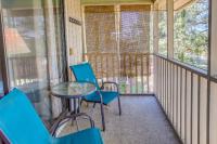 Little River Condo w/ Community Pool & Hot Tub! - Chambres d'hôtes Little River