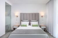 Queen Suite with Pool View