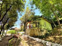 Ramo's Green Beachside Retreat - Cozy 2 Bedroom Home - B&B Valona