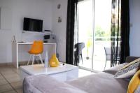 Studio moderne, centre-ville, au calme, parking privé - B&B La Possession