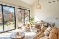 Lux Modern Barnhouse Cabin at Hunter Mountain - B&B
