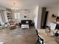 Appartement Rénové avec Jardin à 1.2km de la Plage de Gigaro, La Croix-Valmer - FR-1-726-23 - Chambres d'hôtes La Croix-Valmer