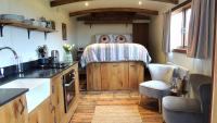 Betty Shepherd's Hut - B&B Lydney