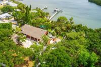 Huge Waterfront Mini-Resort with Gym, Dock and Pool - B&B Riverview