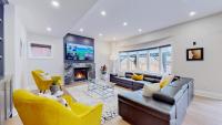 Family Modern walkout Basement wSauna Indoor Fireplace Wifi - B&B