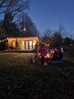 Ale Miejscówka! Całoroczny domek nad jeziorem - B&B Lucień