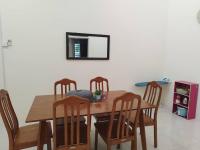 Homestay Mohamad & Delisha Tapah -Pool - B&B Tapah