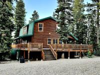 B&B Duck Creek Village - Backwoods Bonanza - Big Cabin With Hot Tub! - Bed and Breakfast Duck Creek Village