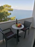 Two-Bedroom Apartment with Balcony and Sea View