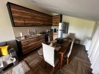 B&B Korçë - Lovely and cozy 1-bedroom house with a sunny patio - Bed and Breakfast Korçë
