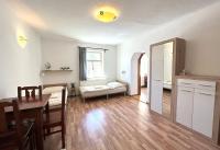 Suite with 2 Bedrooms and Shared Kitchen
