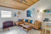 Breezy Cape Canaveral Townhome about 1 Mi to Beach! - B&B