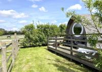 B&B Clacton-on-Sea - Armadilla 1 at Lee Wick Farm Cottages & Glamping - Bed and Breakfast Clacton-on-Sea
