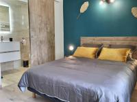 B&B Istres - Bleu Lavande 1 - Appartement cosy ambiance village - Bed and Breakfast Istres