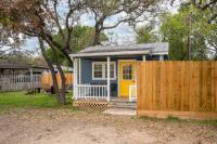 NEW! The Yellow Door- Downtown Wimberley w/ River Access - Ferienwohnung
