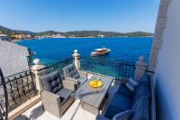 Seafront Apartment For4 - B&B