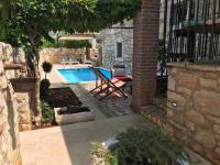 BEST PRICES VILLA NINI with refreshing private pool, barbecue,bikes and much more - B&B Parenzo