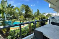 Brandnew 68m2 apartment, seaview, pool access, 500m to beach - Bed and Breakfast