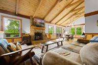 Chic private cabin w/ epic views & amenities! - B&B