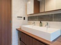 Camera Tripla Superior