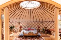 Luxury yurt glamping at Littlegrove - B&B Adventure Bay