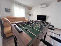 Spacious 4 bedroom apartment with free parking lot - B&B Novalja