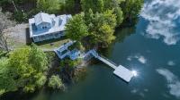Lakefront Cottage - Spacious House with Private Dock - B&B