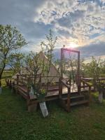Glamping Livada cu lavanda - Bed and Breakfast Podișor