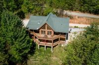 Quiet Haven Mountain Top Cabin - 3 Bedroom Cabin with Breathtaking Views - B&B