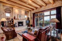 B&B Santa Fe - Cowboy Villa, 2 Bedrooms, Sleeps 4, Pool Access, Views, Fireplace - Bed and Breakfast Santa Fe