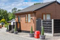 Ivy Cabin with Hot Tub - Chambres d’hôtes