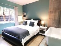 B&B Johannesburg - Dream Sandton Villa 'Maison de Ky' Swimming pool tennis court free WI-FI - Bed and Breakfast Johannesburg