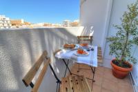 Center location, AC, swimming pool, and parking - Chambres d’hôtes Olhão