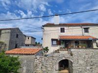 B&B Valun - Holiday Home Pernat - Bed and Breakfast Valun