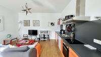 Cozy Retreat with Large Balcony near Schönbrunn - B&B Vienna