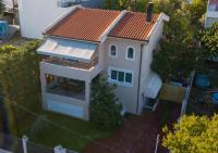 Dana's Luxury Maisonette - Bed and Breakfast