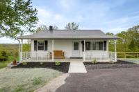 Cozy Kentucky Retreat - Deck, Near Ark Encounter! - B&B