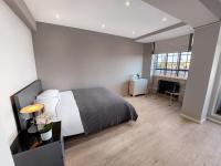 B&B London - Chelsea Flat 10 mins Harrods, Balcony, Gym, Air Conditioning - Bed and Breakfast London