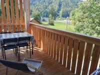 Appartamento con 2 Camere da Letto, Balcone e Vista Montagna