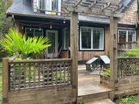 Sienna's Tree House (Tall Trees And Salty Breeze) - Bed and Breakfast Tofino