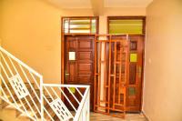 Elegant 3-Bedroom Condo with Pool, Gym & Free Wi-Fi - Chambres d'hôtes Kampala