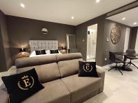 NEW-Studio Apartments in EuroCity-Large Pool-Rock or Sea Views-Balcony-Free Parking-Holiday and Short Let Apartments in Gibraltar - B&B Gibilterra