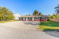 Holmes Beach Bungalow - B - Bed and Breakfast