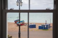 B&B Worthing - Lovely 2- Bedroom Apartment with Stunning Sea Views - Bed and Breakfast Worthing