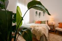 B&B Bucharest - Dream Stay in the Old Town: Bright & Comfy Studio - Bed and Breakfast Bucharest