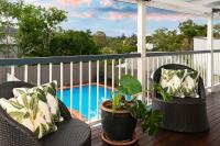 B&B Brisbane - The Indooroopilly Queenslander - 4 Bedroom Family Home - Private Pool - Wifi - Netflix - Bed and Breakfast Brisbane